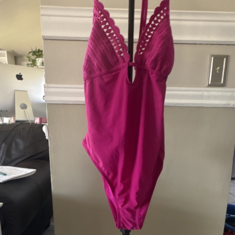 No Boundaries Pink One Piece Swimsuit Juniors Large Crochet Keyhole UW800